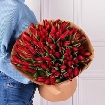 Красные тюльпаны 101 шт код товара  7821